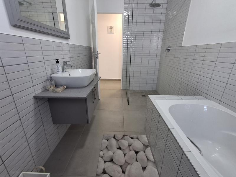 4 Bedroom Property for Sale in Sandy Point Western Cape